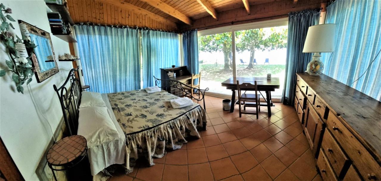 Villa Cecilia Sul Lago Fronte Mare Сперлонга Екстер'єр фото