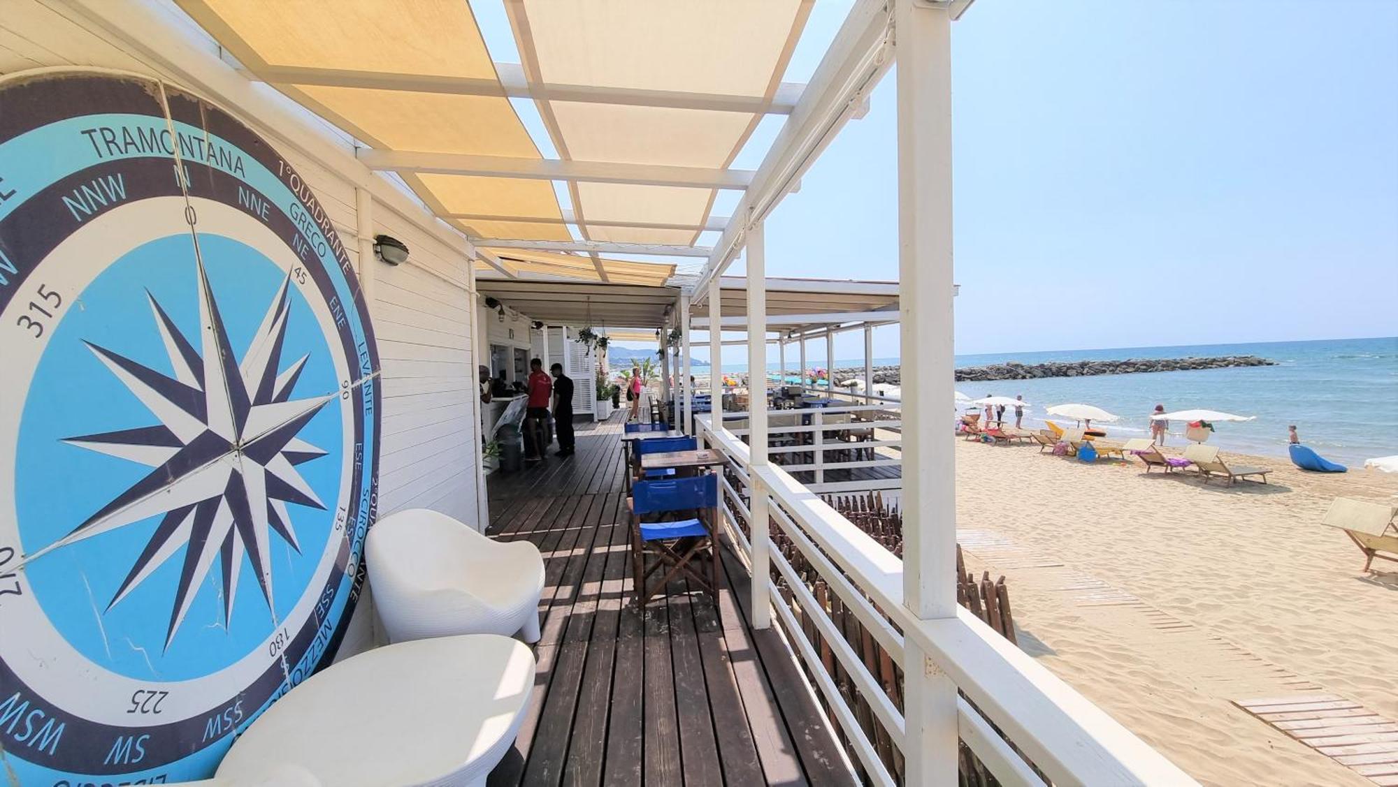 Villa Cecilia Sul Lago Fronte Mare Сперлонга Екстер'єр фото
