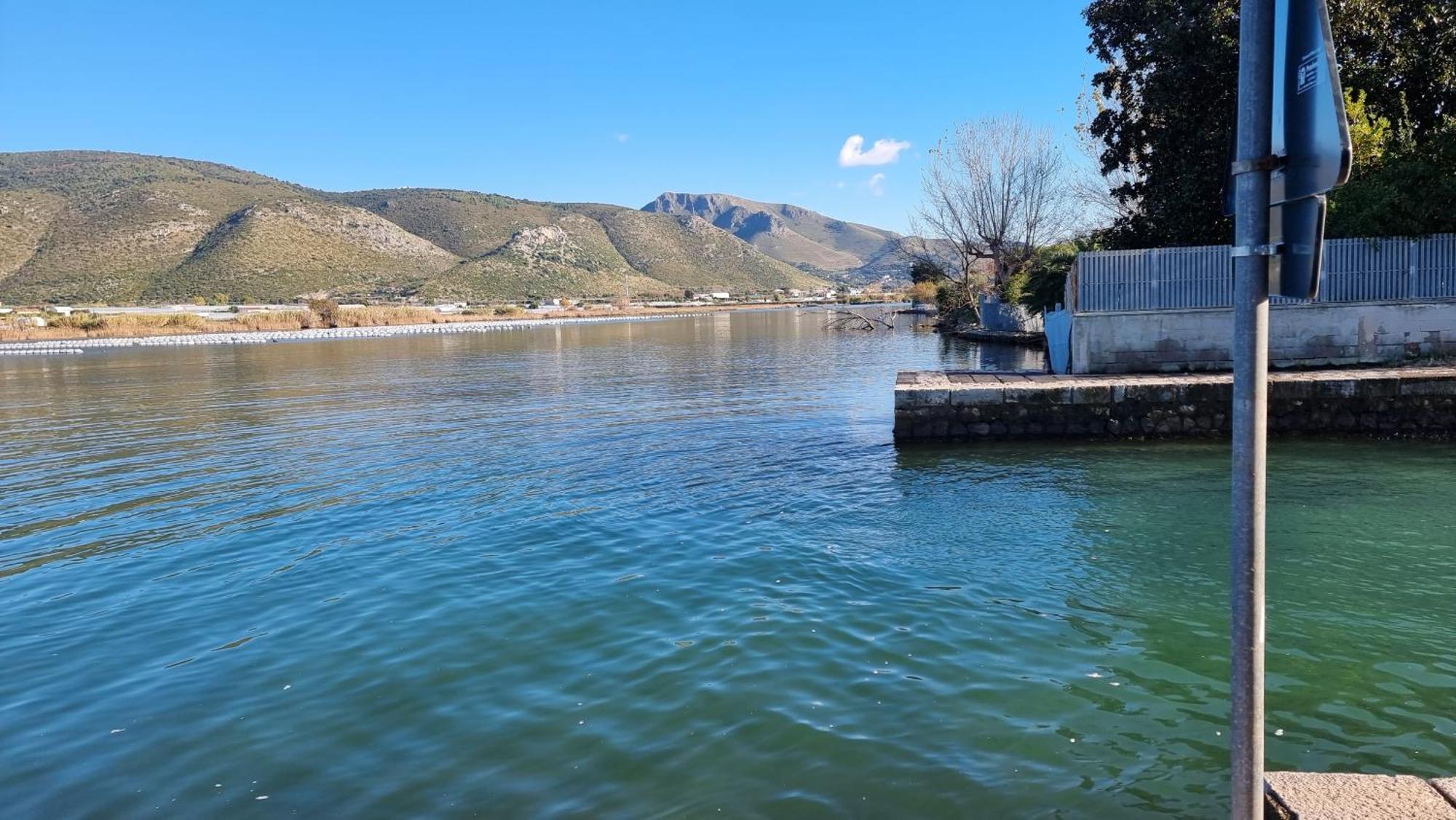 Villa Cecilia Sul Lago Fronte Mare Сперлонга Екстер'єр фото