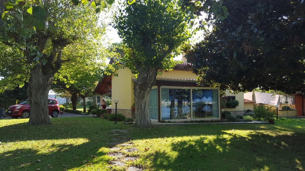 Villa Cecilia Sul Lago Fronte Mare Сперлонга Екстер'єр фото